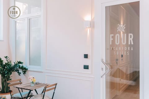 Facade/entrance, Property logo or sign, Balcony/Terrace