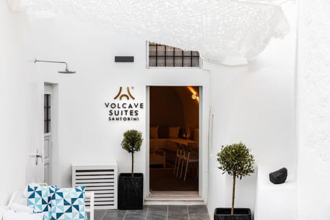 Facade/entrance, Balcony/Terrace