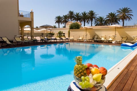 Swimming pool, Swimming pool