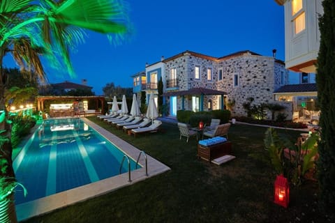 Property building, Garden view, Swimming pool, sunbed