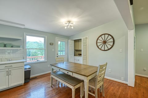 Persimmon Cove House in Lake Anna