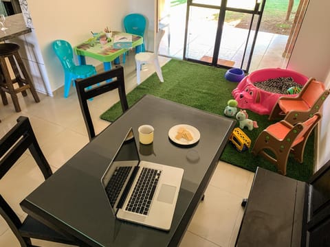 Dining area, Kids's club, Pets