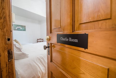 Charlie Room BW Boutique Hotel House in Central Lake