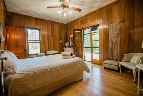 Jack Room BW Boutique Hotel House in Central Lake