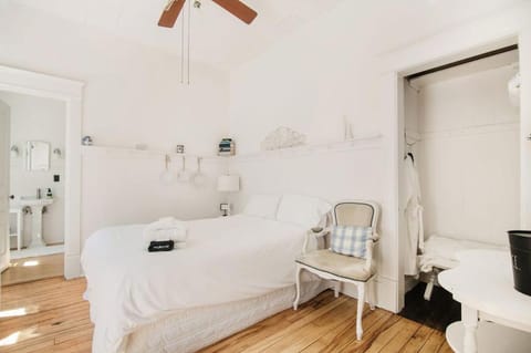 Mayson Room BW Boutique Hotel House in Central Lake