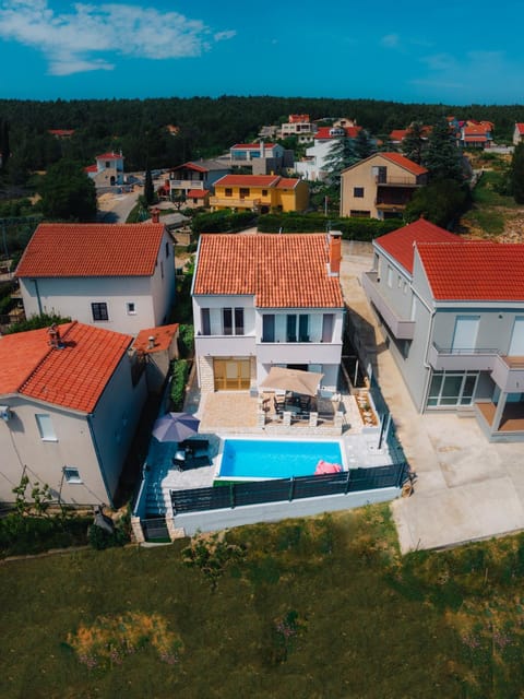 Bird's eye view, Swimming pool