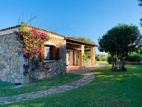 Property building, Facade/entrance, Garden