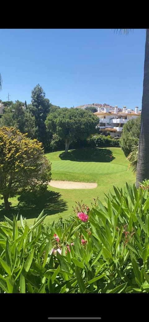 The Golden House, Calahonda Golf Apartment in Sitio de Calahonda
