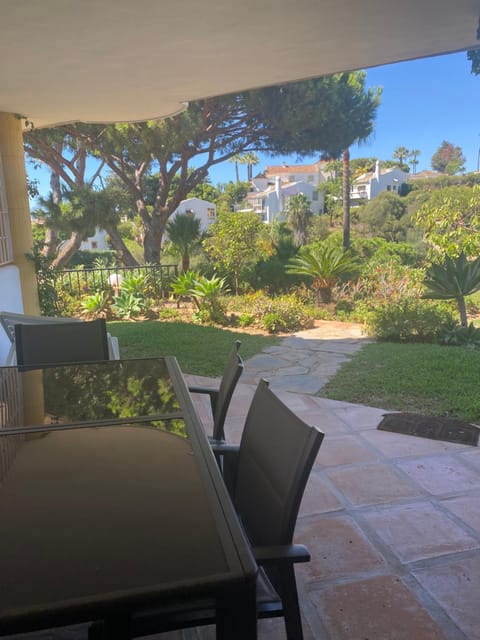 The Golden House, Calahonda Golf Apartment in Sitio de Calahonda