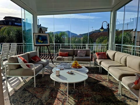 Patio, Day, Natural landscape, Hot Tub, Solarium, View (from property/room), Balcony/Terrace, Living room, Seating area, Dining area, Mountain view