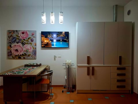 TV and multimedia, Kitchen or kitchenette, Living room, Seating area, pet friendly, wardrobe