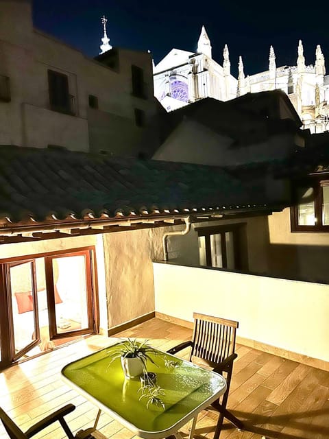 Night, View (from property/room), Balcony/Terrace