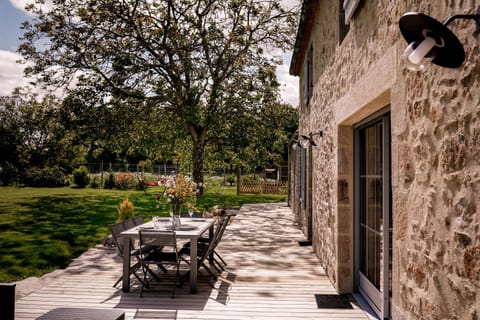 Property building, Patio, Patio, Facade/entrance, Spring, Day, BBQ facilities, BBQ facilities, Garden, Garden, Balcony/Terrace, Living room, Dining area, Garden view, Garden view