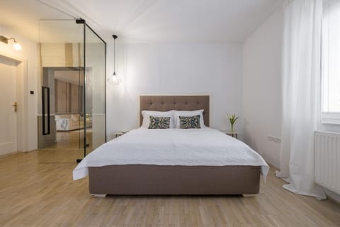 Bed, Photo of the whole room, Bedroom, internet, air conditioner