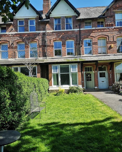 Property building, Facade/entrance, Garden