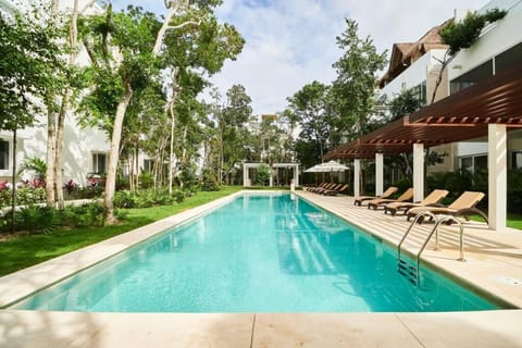 Garden view, Pool view, Swimming pool, Swimming pool, sunbed