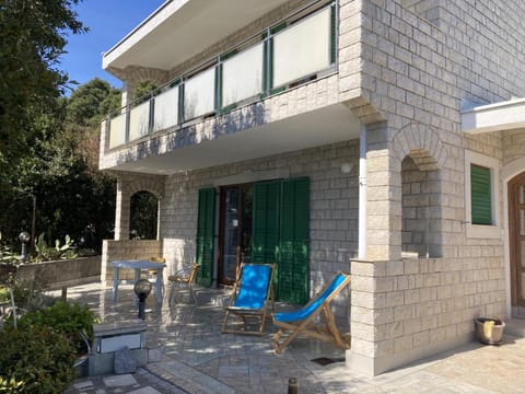 Patio, Facade/entrance