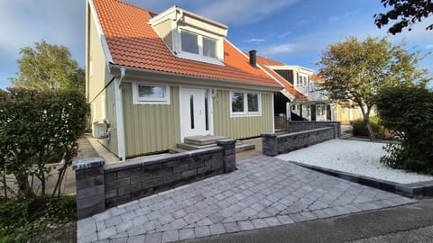 Property building, Neighbourhood