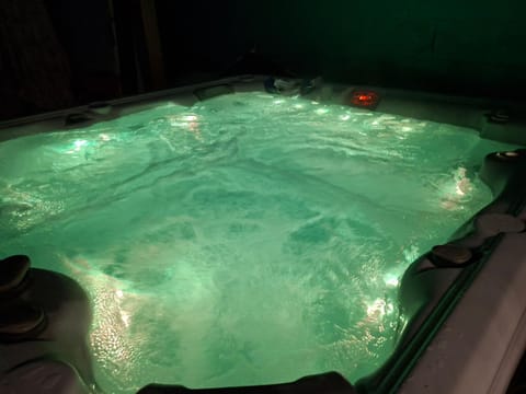 VILLA BELLA avec piscine et jacuzzi Villa in Auvergne-Rhône-Alpes