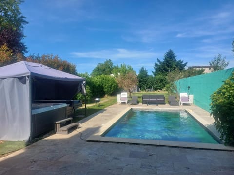 VILLA BELLA avec piscine et jacuzzi Villa in Auvergne-Rhône-Alpes