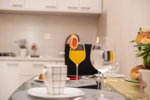 Food and drinks, Dining area, Food, Drinks