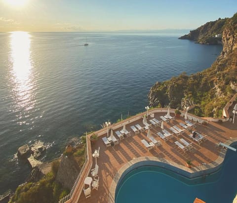 Day, Natural landscape, Sea view, Swimming pool, sunbed