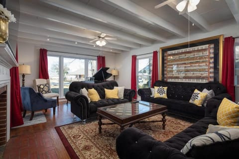 Grand Performance Home 3 min to Downtown, Stockyard, AT&T House in Fort Worth