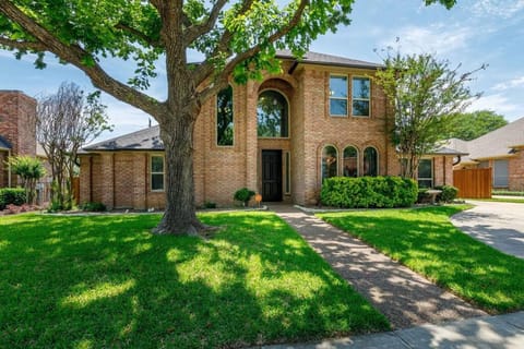 Large Executive Family Home with Pool near DFW Airport House in Keller