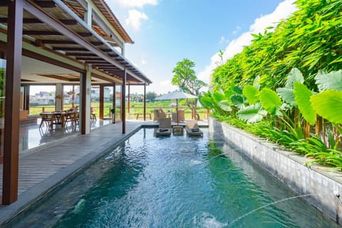 Patio, Swimming pool, Swimming pool