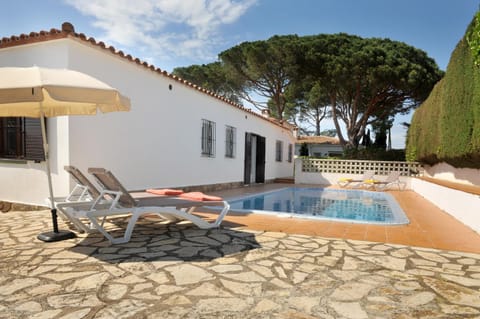 Property building, Patio, Swimming pool