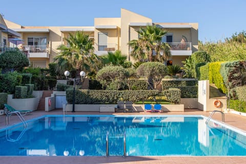 Property building, Garden, Garden view, Pool view, Swimming pool, sunbed