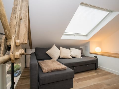 2BD Loft Style Apt - Edinburgh - Free Parking - Pass the Keys Apartment in Edinburgh