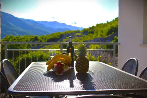Day, View (from property/room), Balcony/Terrace, Dining area, Mountain view