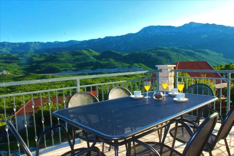 Day, Natural landscape, View (from property/room), Balcony/Terrace, Dining area, Mountain view