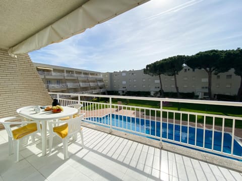 Balcony/Terrace, Pool view, Swimming pool