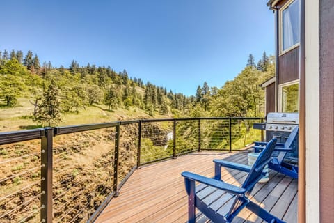 The Wandering Waterfall House in Mosier