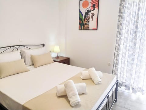 Sea Side View Home steps from the beach & city Apartment in Chania