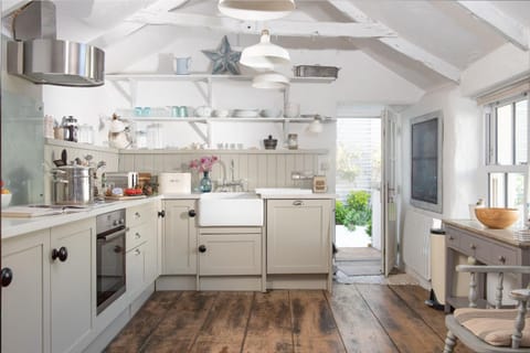 Coffee/tea facilities, Kitchen or kitchenette, dishwasher, oven, pet friendly, stove, toaster