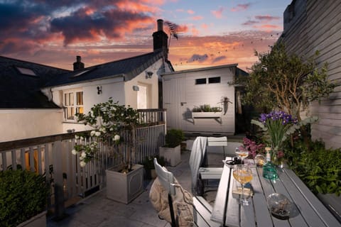 Patio, Balcony/Terrace, Dining area, Sunset