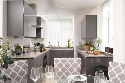 Kitchen or kitchenette, Dining area, stove