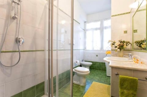 Shower, Toilet, Day, Bathroom, bidet