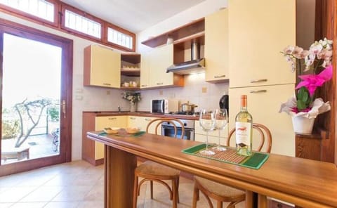 Day, Kitchen or kitchenette, Dining area, microwave, oven