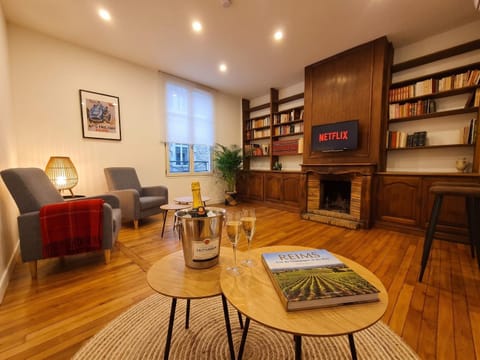 Library, Living room, Lounge or bar, Seating area