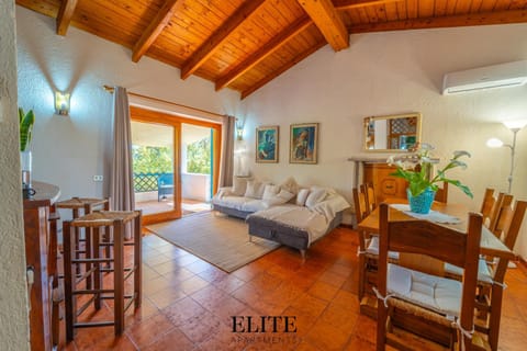 Magnifica villa immersa nella natura con spa privata a due passi dal mare Villa in Porto Istana