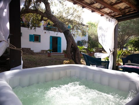 Magnifica villa immersa nella natura con spa privata a due passi dal mare Villa in Porto Istana