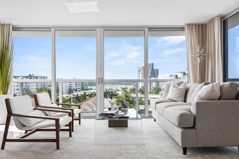Living room, Seating area, City view, Sea view, Street view