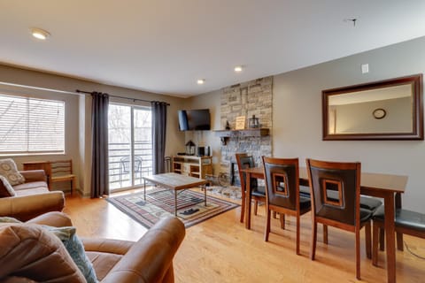 Summit Perks with Year-Round Pool! Gatlinburg Condo Apartment in Gatlinburg