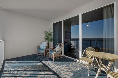 Luxury Condo with Huge Private Balcony on Lake Bryan Apartment in Orlando