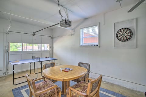 1 Mi to Main St Brenham Retreat with Game Room House in Brenham