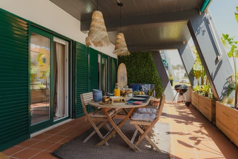Patio, Day, Garden, View (from property/room), Balcony/Terrace, Seating area, Dining area, Breakfast, Continental breakfast